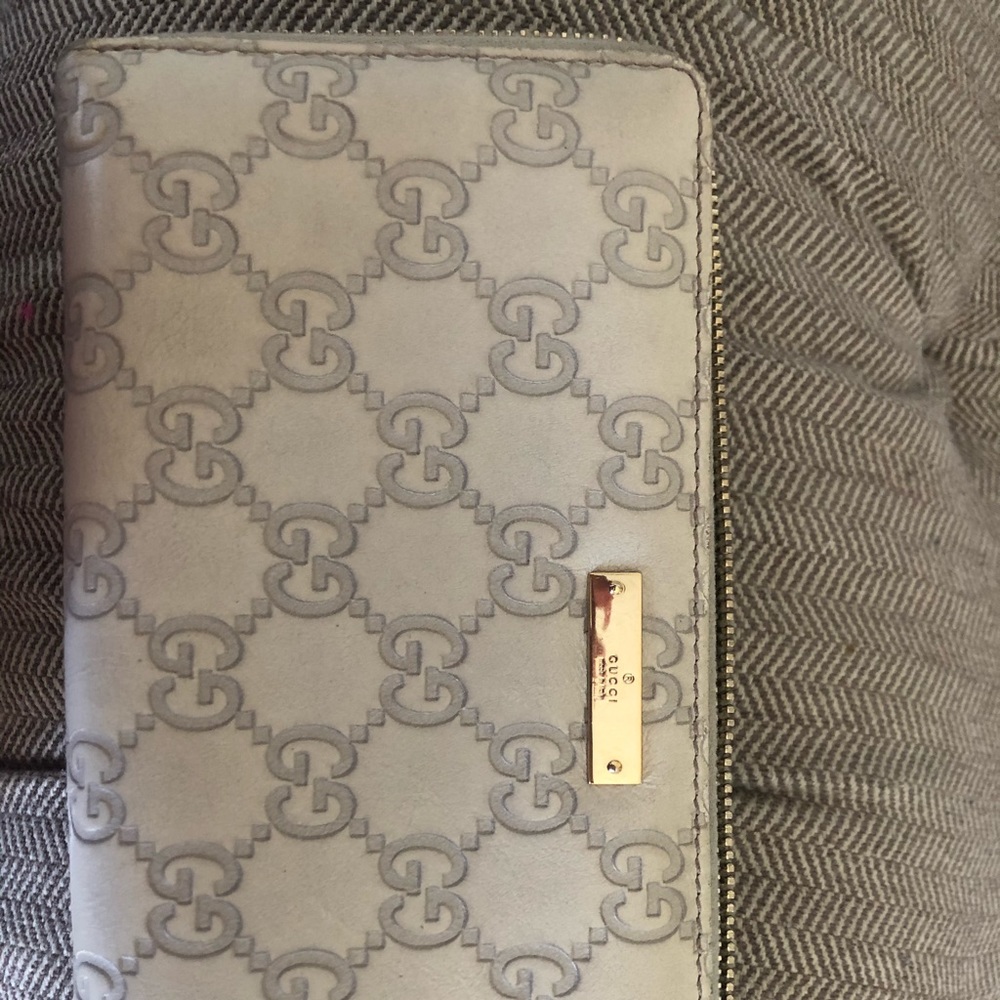 Authentic Gucci zip wallet gently used